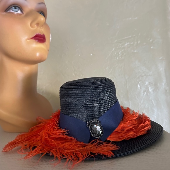GLORIOUS 1940\'s BLACK STRAW TILT HAT + ORANGE FEATHERS & BROOCH main image 8